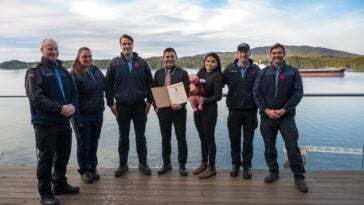 The crew presented the family with an honorary Canadian Coast Guard “Birth Certificate”.