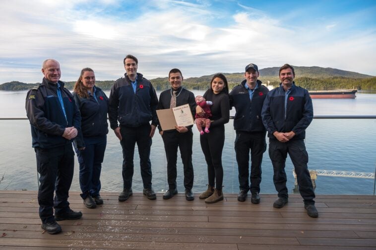 The crew presented the family with an honorary Canadian Coast Guard “Birth Certificate”.