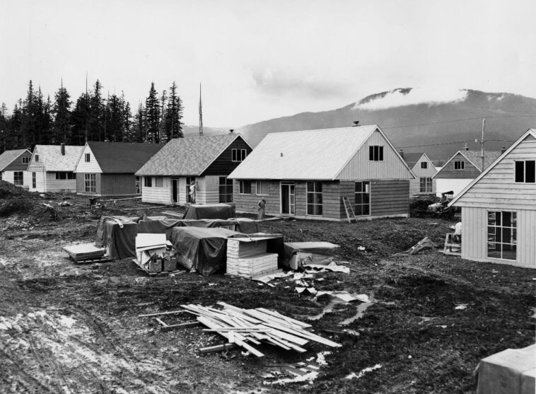 The Hullah Houses were built by the Hullah Construction Company Ltd., a Canadian construction firm founded by Norman W. Hullah in 1948. The company gained popularity for barging in pre-built houses and assembling them in Kitimat.