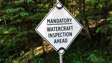 A sign that reads "mandatory watercraft inspection ahead"